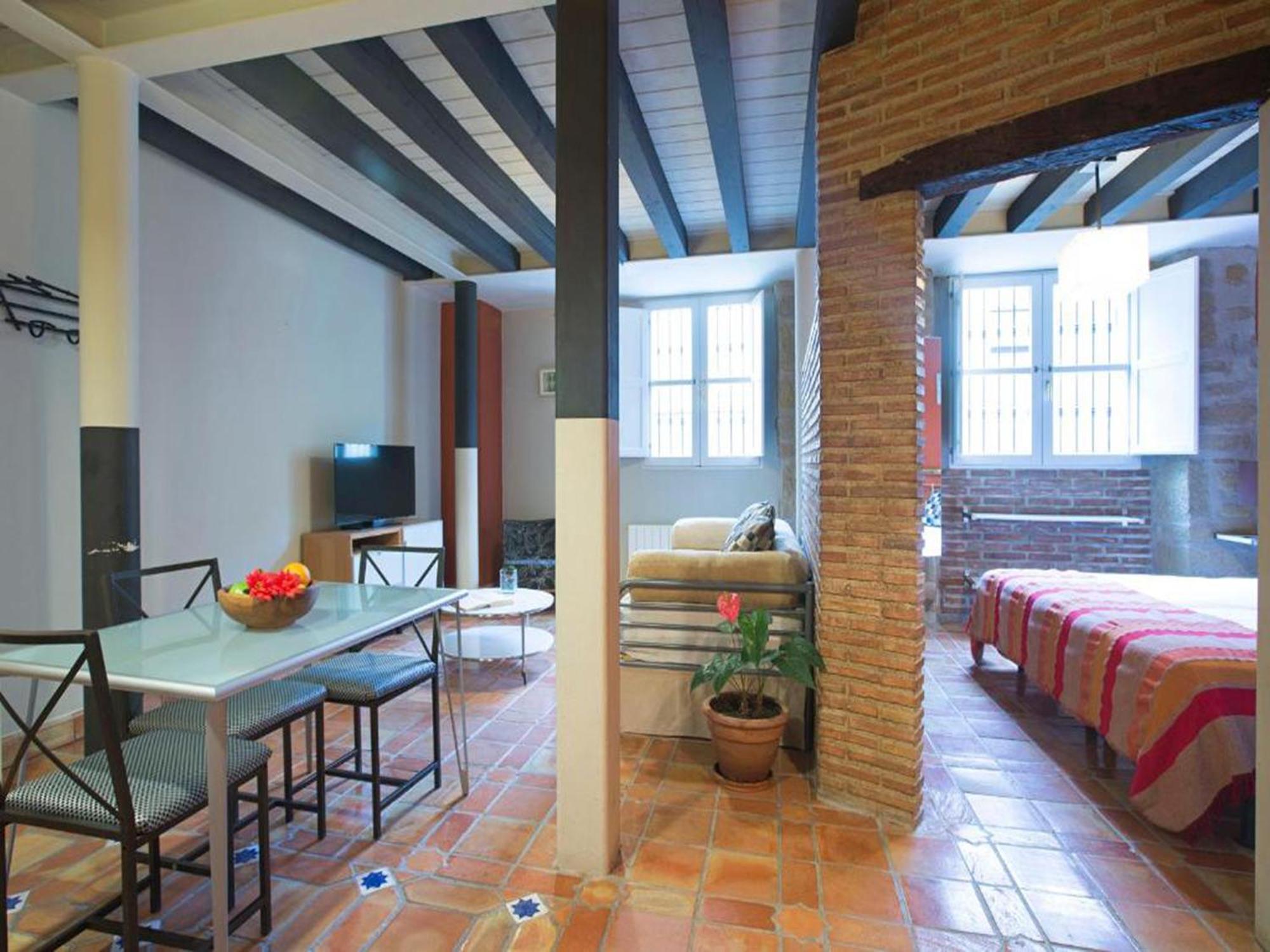 Apartamentos Senorio De Haro 3000 Exterior photo